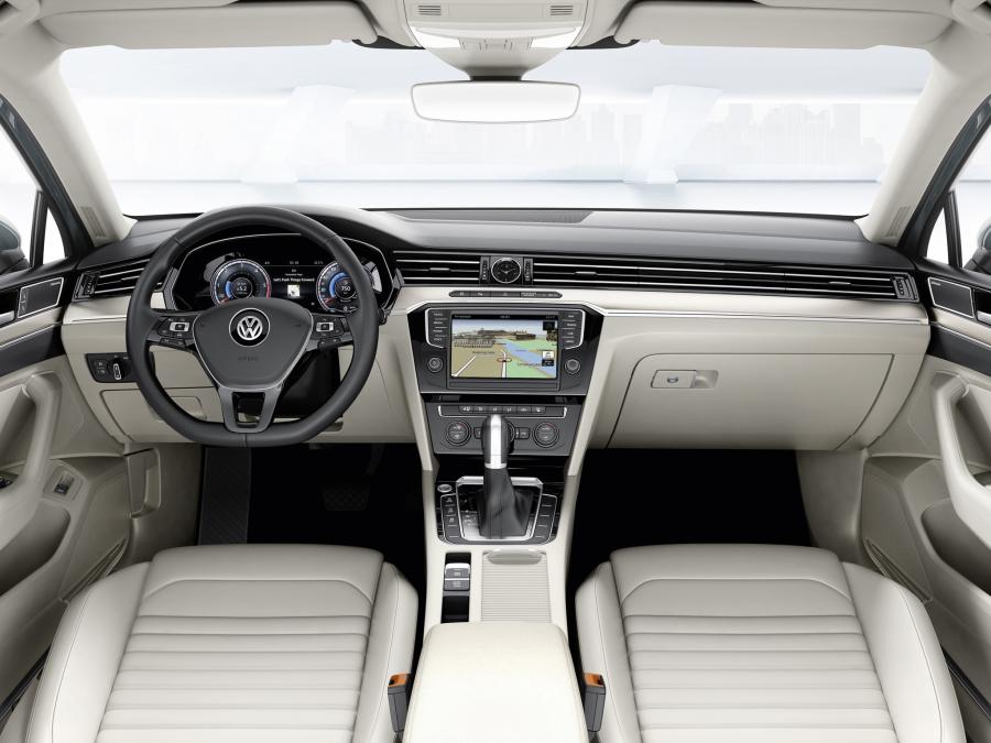  Volkswagen Passat Variant 2015 года  (фото 17 из 20)